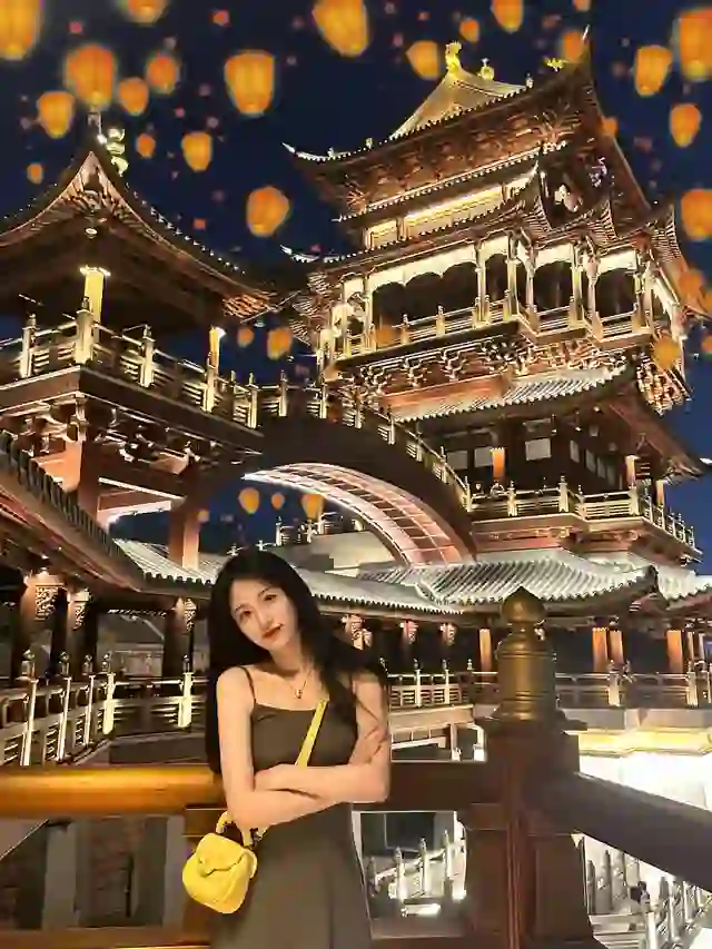 这真的不是梦华录里的东京不夜城吗🏮