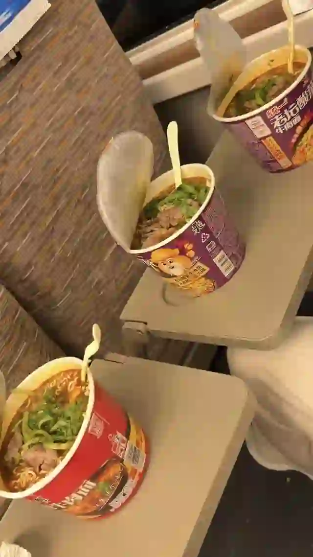 当我在高铁上涮火锅 
