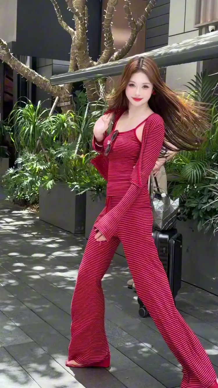 喜欢这种随性又亮眼的穿搭感！